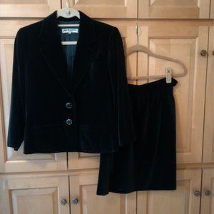 YVES SAINT LAURENT Rive Gauche Dark Green Velvet Skirt Suit : - Size 38 (US 6)